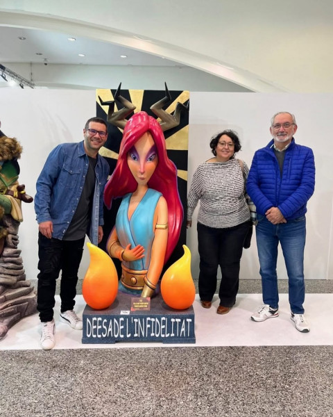 ja estem en  exponinot25    els nostres ninots ja estan brillant des d ahir en l exposicio del ninot gracies als nostres artistes ruben canet  canetestudi  falla infantil    i joserra lisarde  fallesjrlisarde   1 