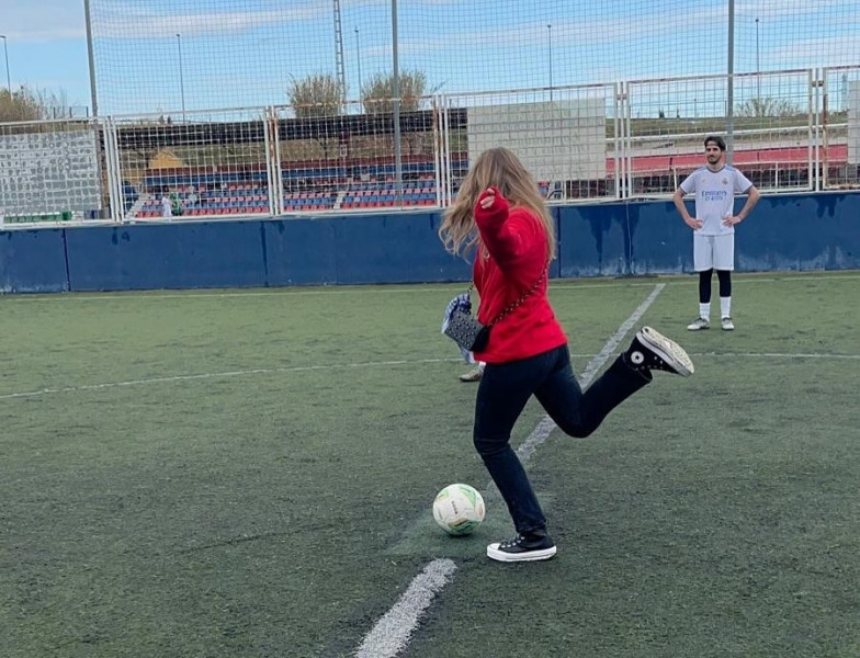ja estem en falles    ahir vam passar un dia en gran per a donar li la benvinguda a les falles 2025  al mati macrodesperta  partit de futbol i recarrega de piles amb un cinque i tapa. per a menjar unes paelles   3 