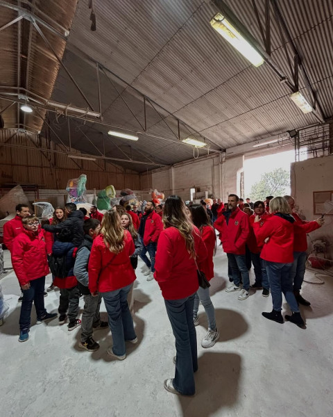 el dissabte al mati vam estar pels tallers dels nostres artistes fallers  fallesjrlisarde  canetestudi   que ganes tenim de veure les plantades    el sabado por la manana estuvimos por los talleres de nuestros   1 