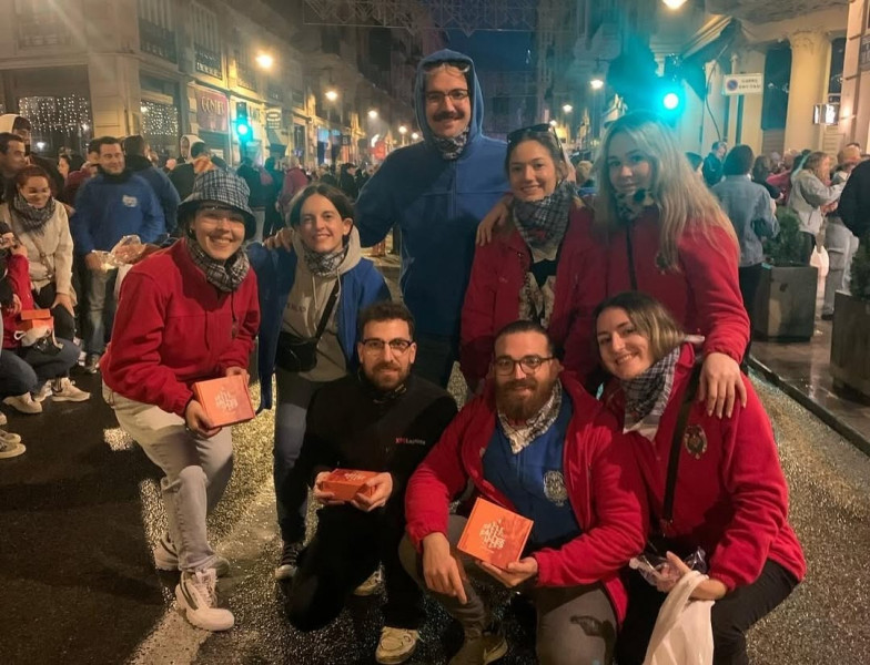 ja estem en falles      ahir vam passar un dia en gran per a donar li la benvinguda a les fall  2 