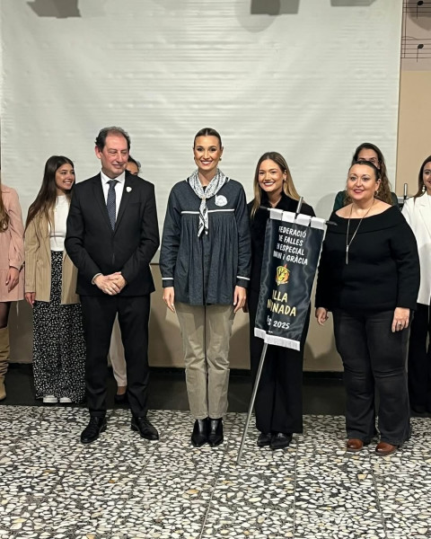 premi enginy i gracia  3   maximo ancho 2400 maxima altura 1800 