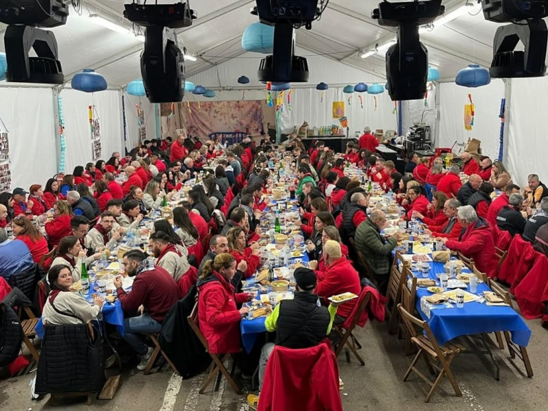 16 i 17 de marcel diumenge rebem la visita del jurat per a la nostra falla gran. a la vesprada v  1   maximo ancho 2400 maxima altura 1800 