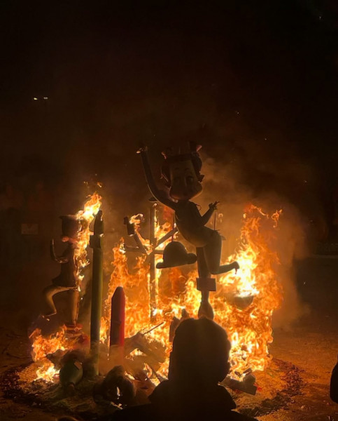 19 de marcal mati gaudim de l ultima desperta de les falles i recarreguem piles amb una xolocata  3   maximo ancho 2400 maxima altura 1800 