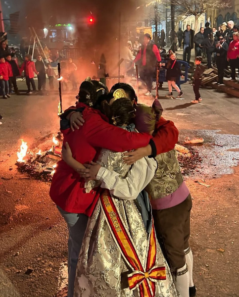 19 de marcal mati gaudim de l ultima desperta de les falles i recarreguem piles amb una xolocata  4   maximo ancho 2400 maxima altura 1800 
